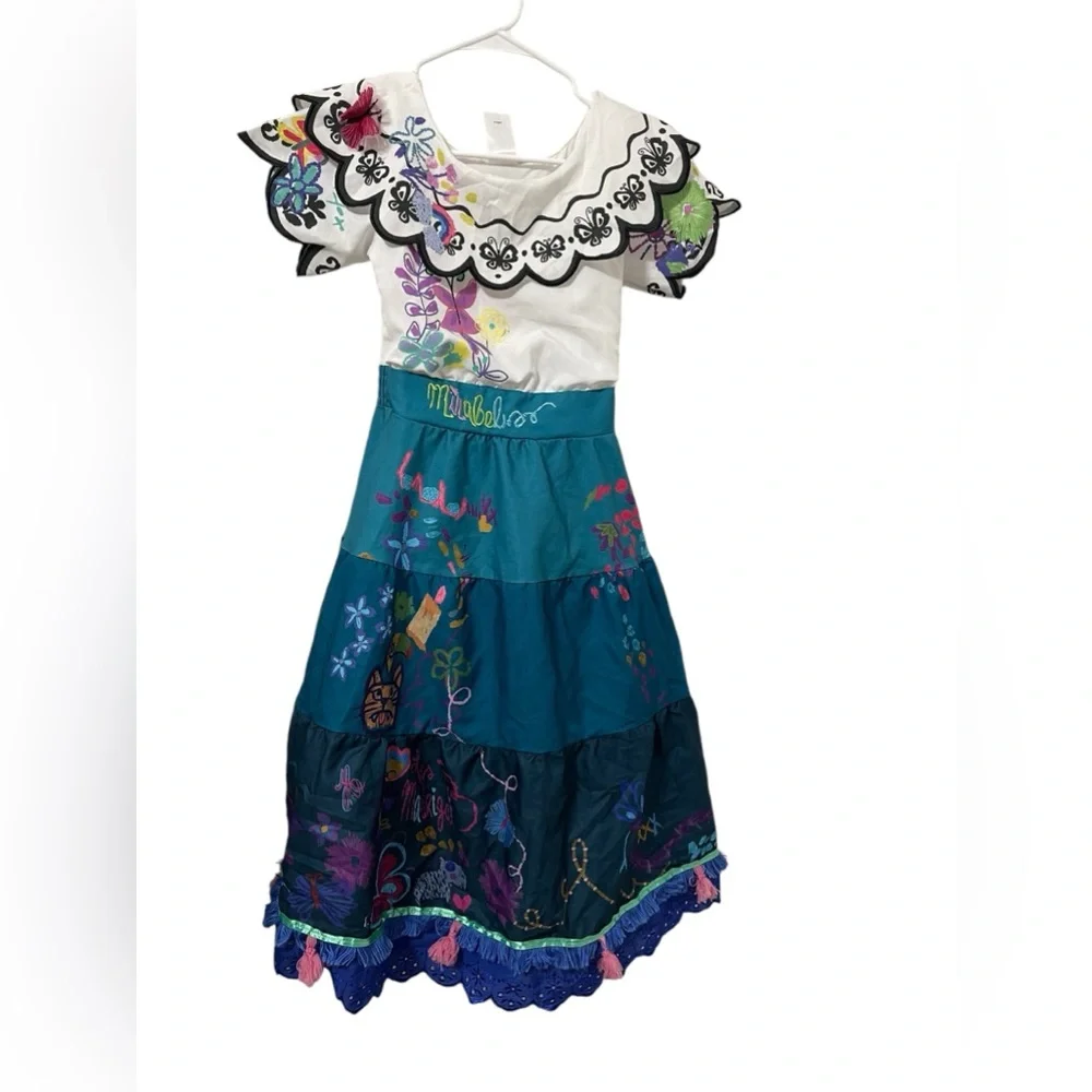 Disney round fringe edges